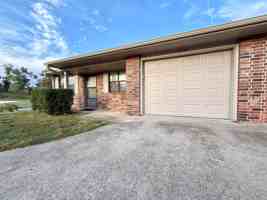 featured image of 2613 W Oak St