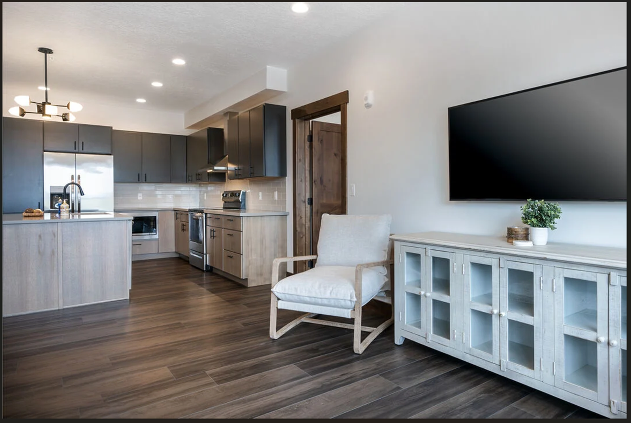 540 Nucleus Ave #304 - Photo 4 of 22