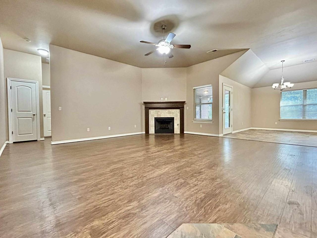2222 Brook Dr - Photo 4 of 23