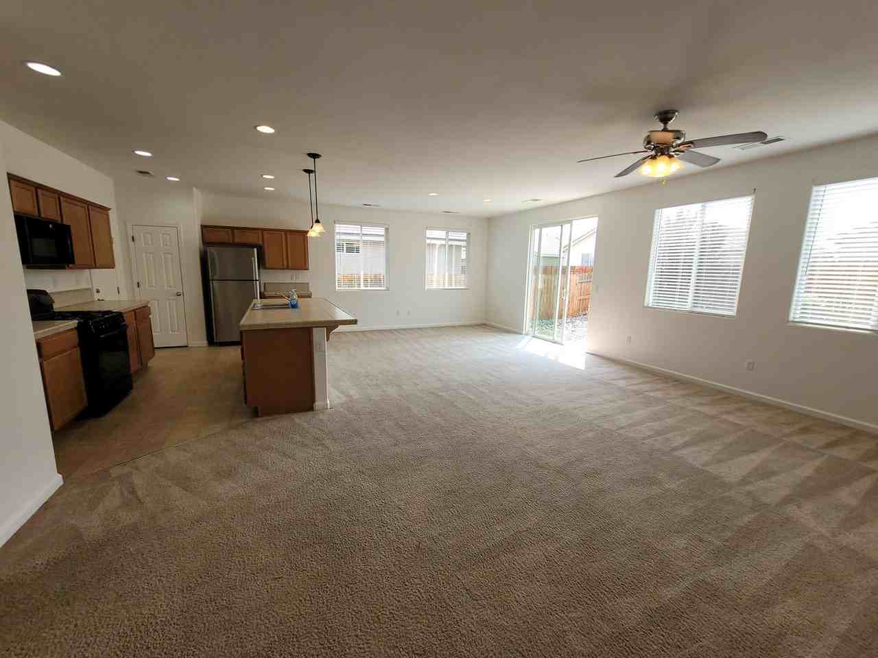 141 Catlin St - Photo 2 of 8