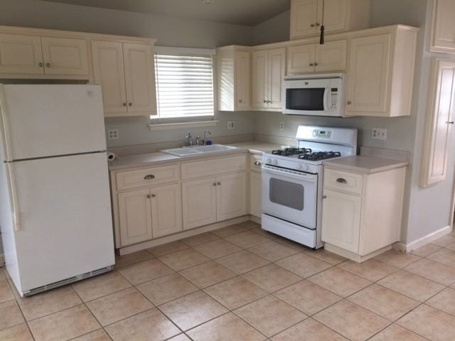 1372 K St #B - Photo 7 of 7