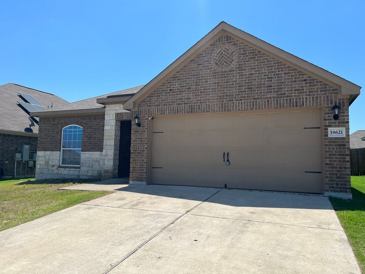 19621 James Manor Street - Photo 2 of 19