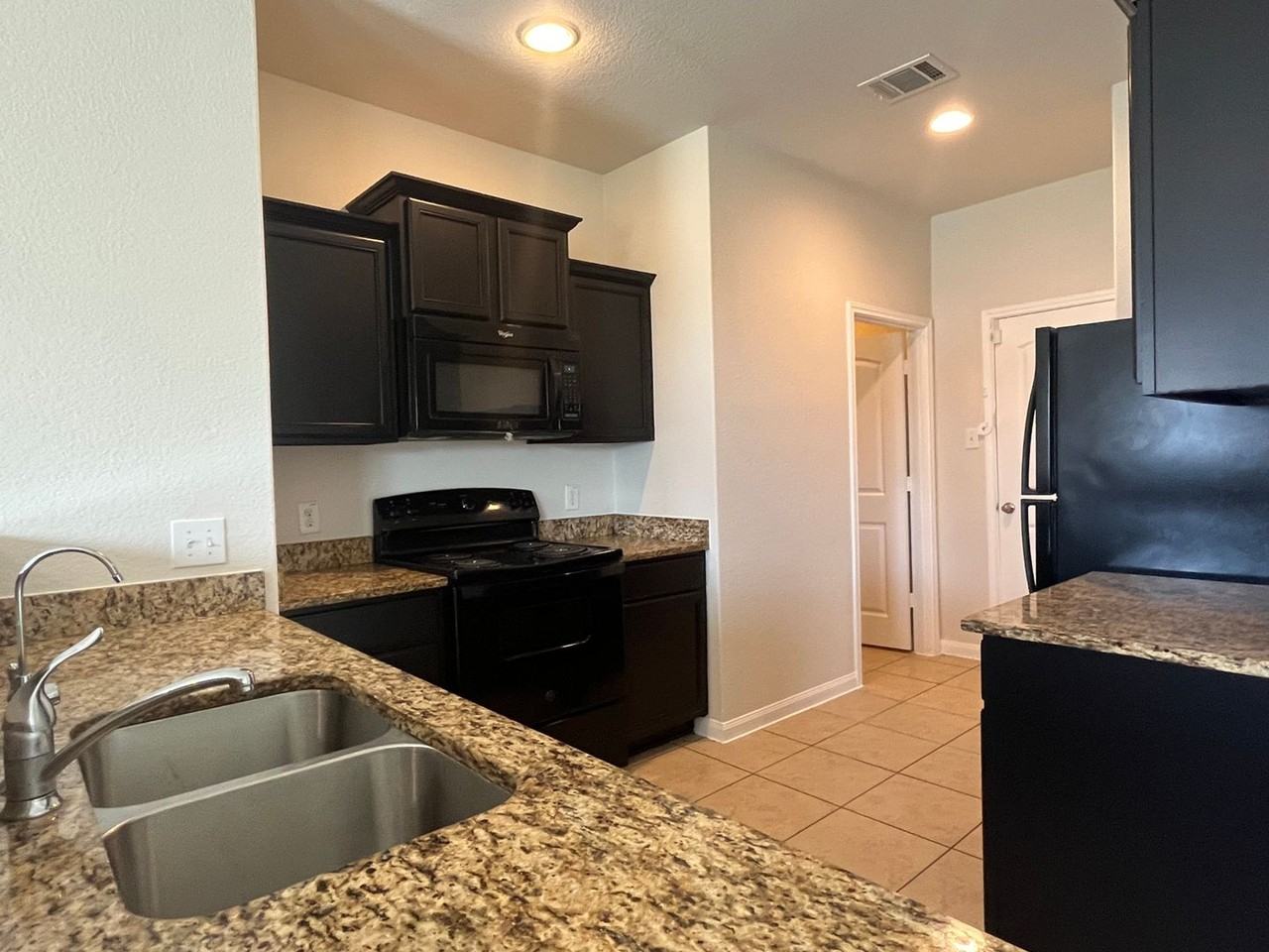 19621 James Manor Street - Photo 5 of 19