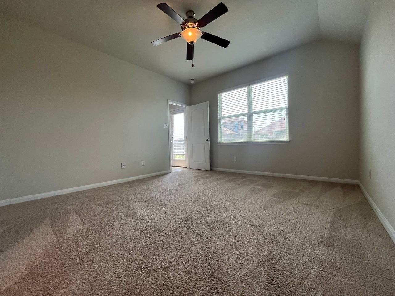 19621 James Manor Street - Photo 7 of 19