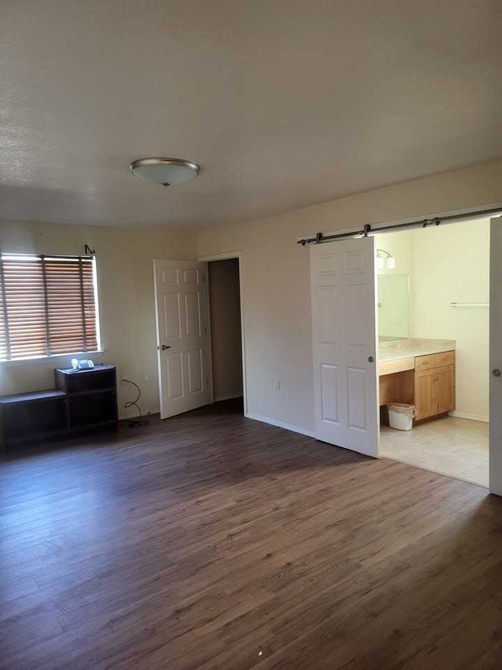13001 Skyview Ave Ne - Photo 2 of 6