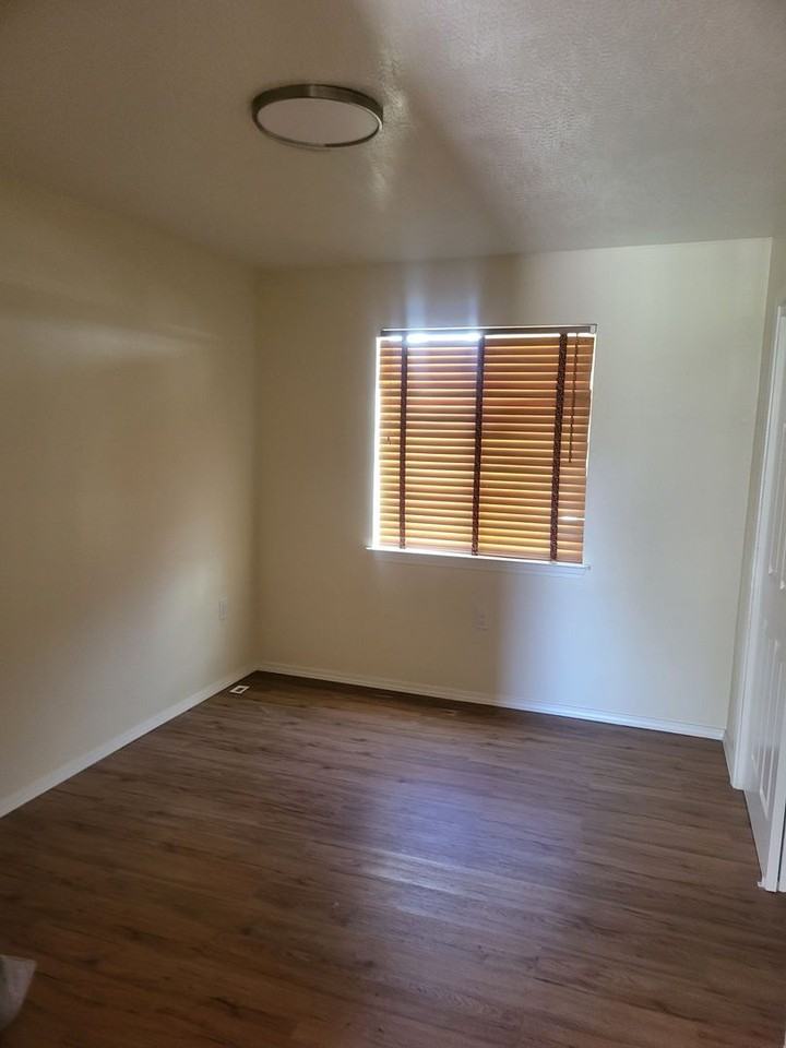 13001 Skyview Ave Ne - Photo 4 of 6