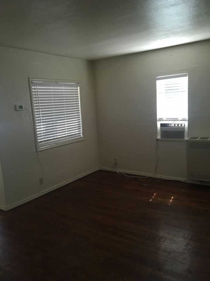 1101 Columbus Ave - Photo 7 of 9