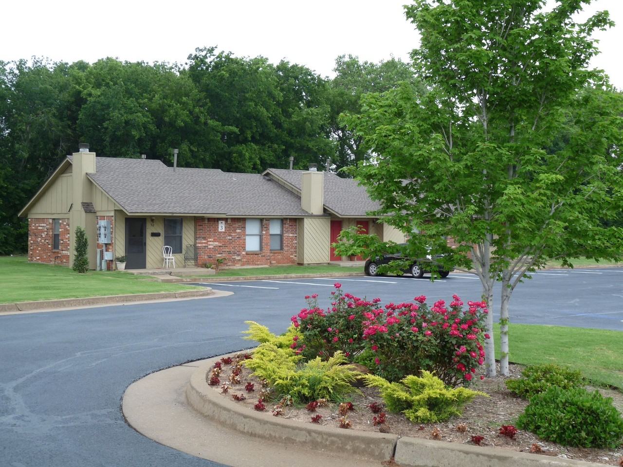 Wimbledon Square Condominiums - Photo 2 of 7