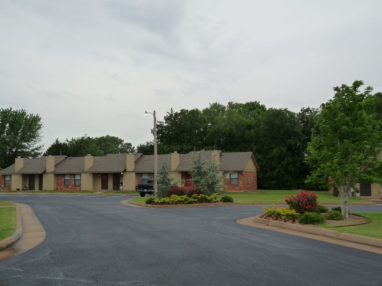 Wimbledon Square Condominiums - Photo 4 of 7