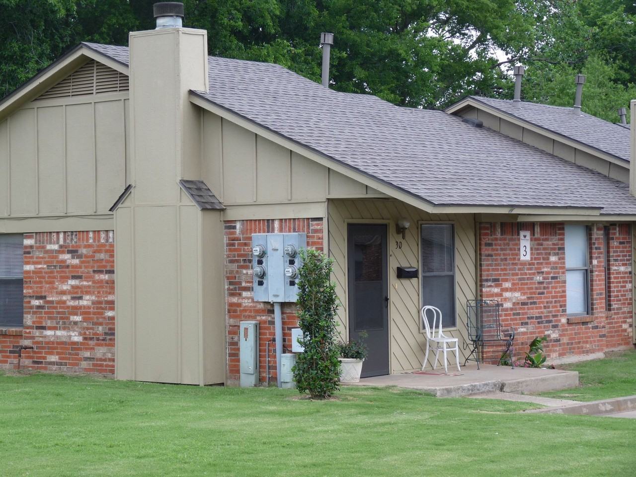 Wimbledon Square Condominiums - Photo 6 of 7