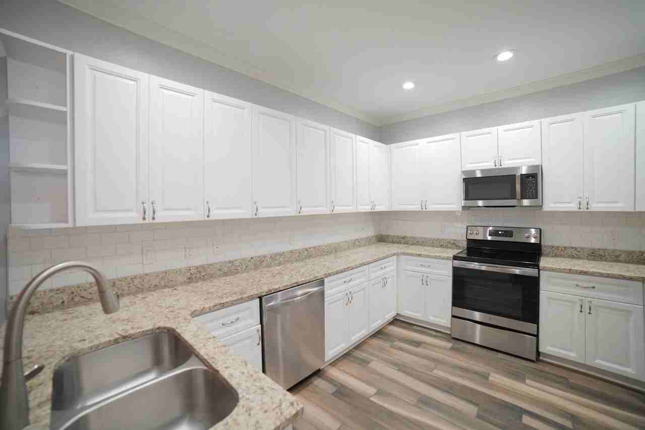 5434 Hampton Hill Cir - Photo 2 of 33