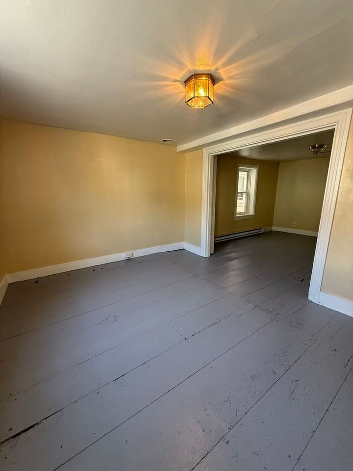 312 N Pine St - Photo 2 of 12