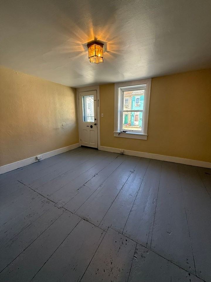 312 N Pine St - Photo 3 of 12