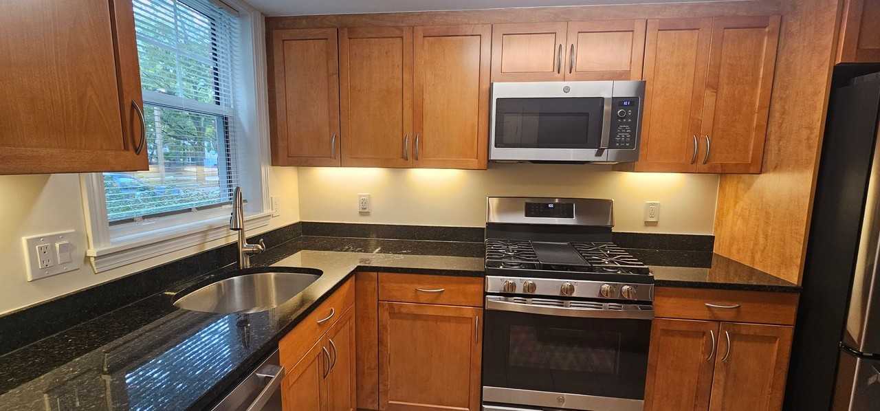 557 Vfw Pkwy - Photo 4 of 22