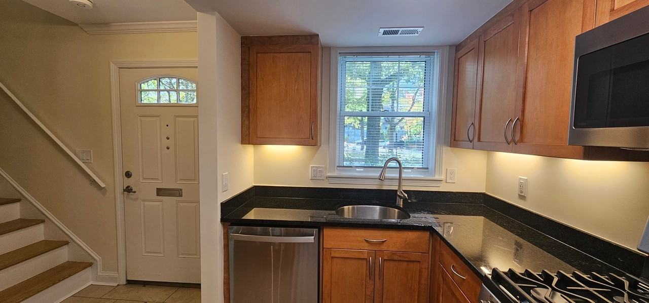 557 Vfw Pkwy - Photo 5 of 22