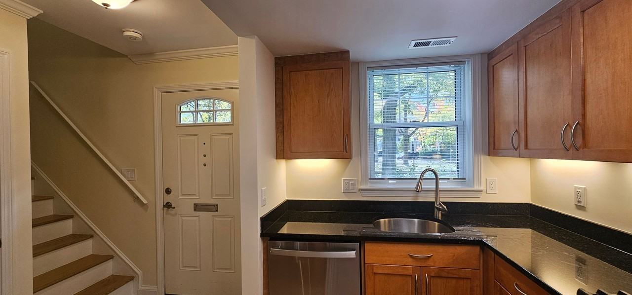 557 Vfw Pkwy - Photo 7 of 22