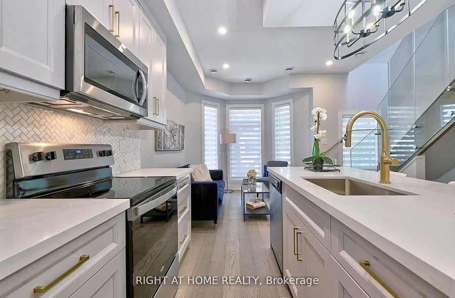 131 Brock Avenue - Photo 4 of 11