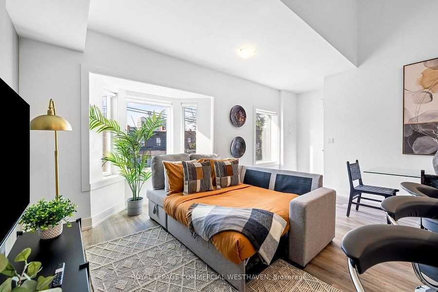 449 Lansdowne Avenue - Photo 4 of 12