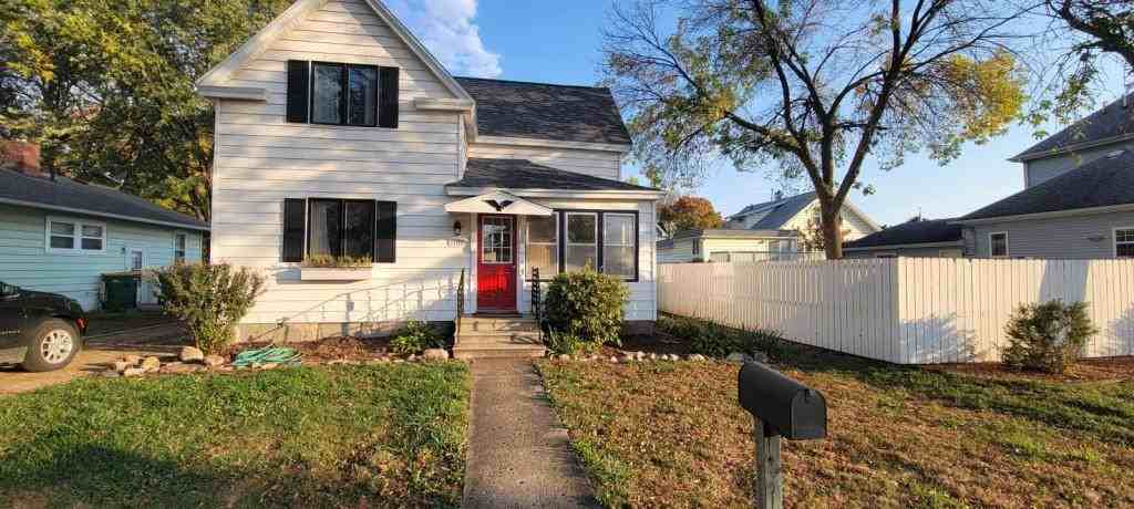 1106 9th St - Photo 2 of 20