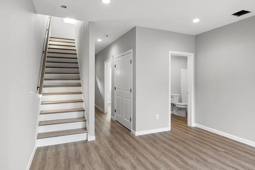 550 Spring St - Photo 2 of 20