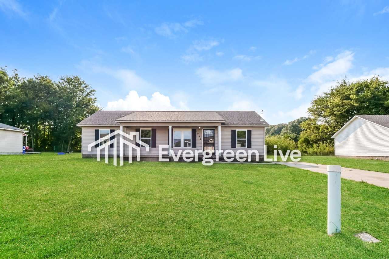 1942 Wooten St - Photo 2 of 16