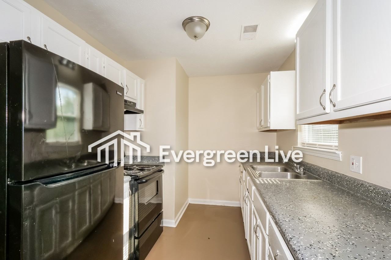 1942 Wooten St - Photo 5 of 15
