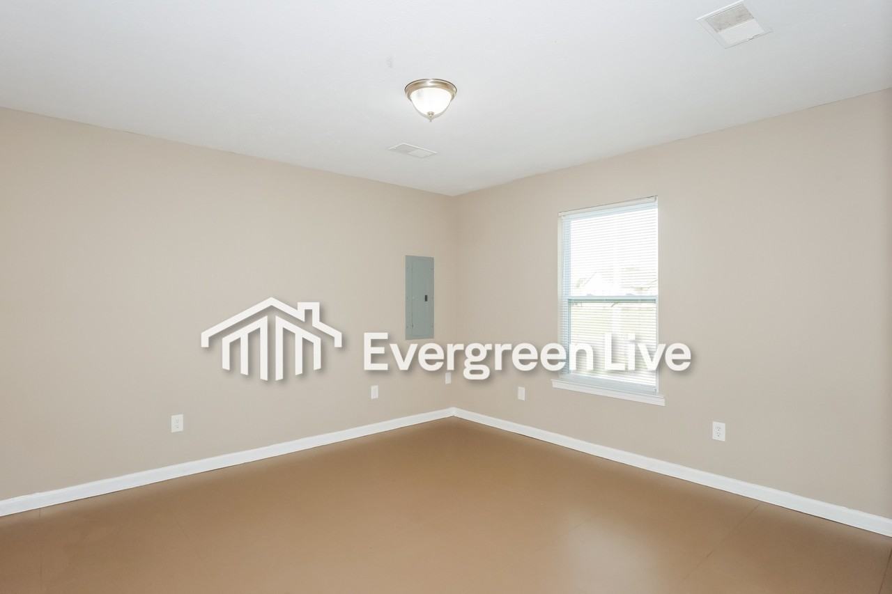 1942 Wooten St - Photo 6 of 15