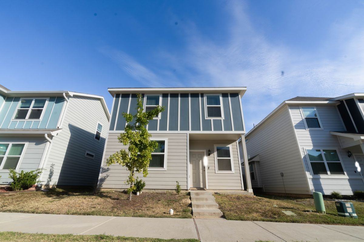 5533 Topwater Trl - Photo 2 of 25