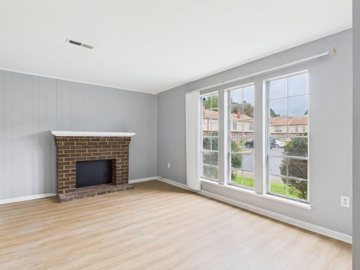 783 Pleasant St - Photo 3 of 10