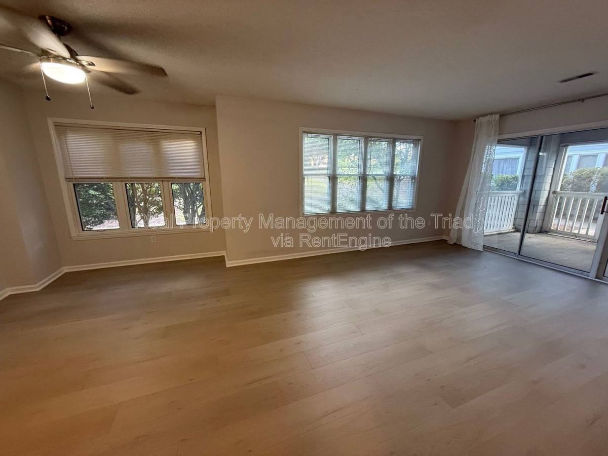 201 Oakwood Ct - Photo 3 of 10