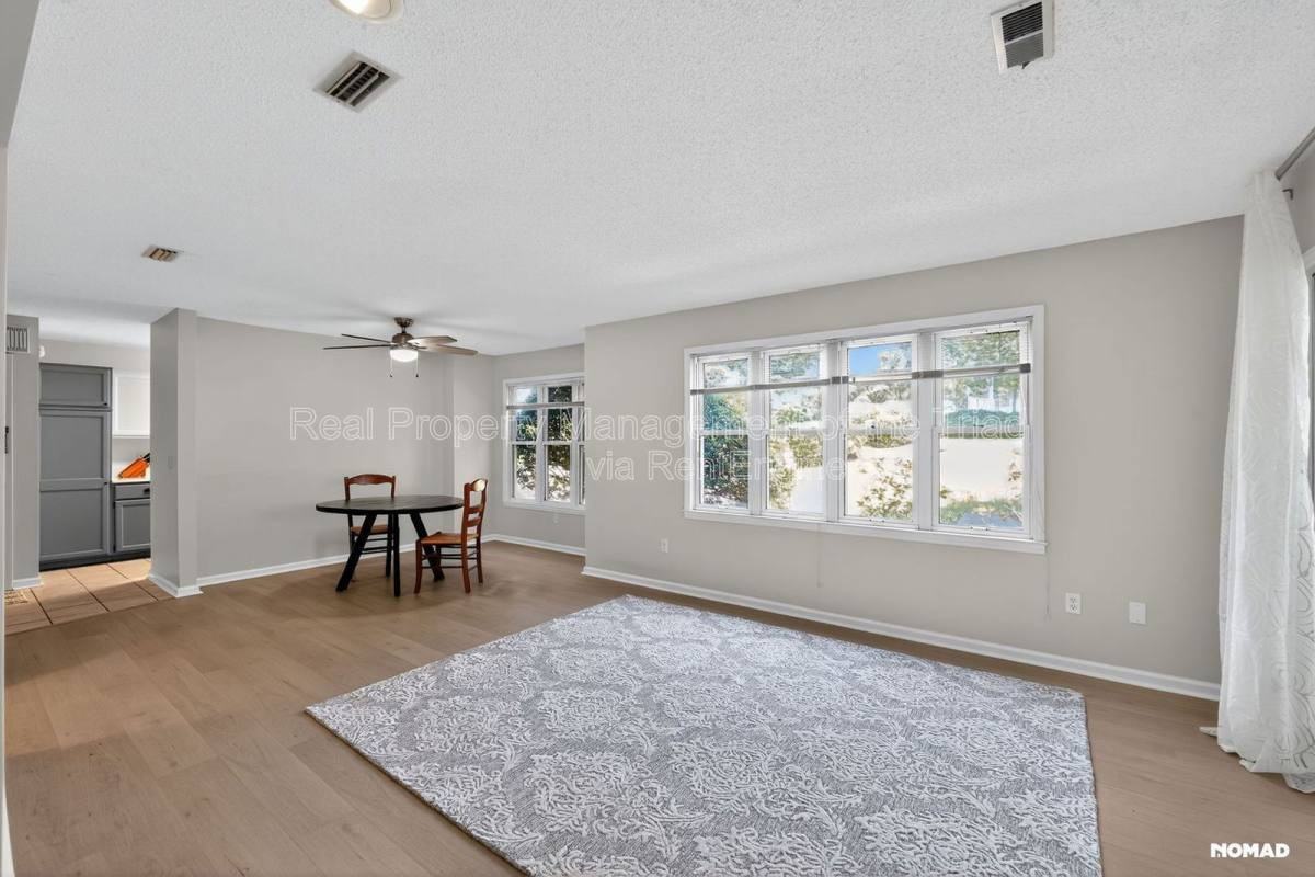 201 Oakwood Ct - Photo 6 of 10