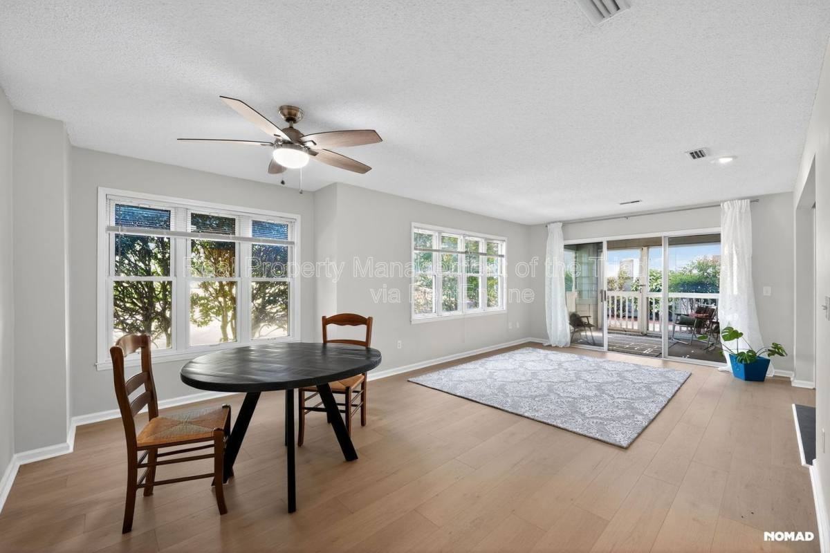 201 Oakwood Ct - Photo 7 of 10