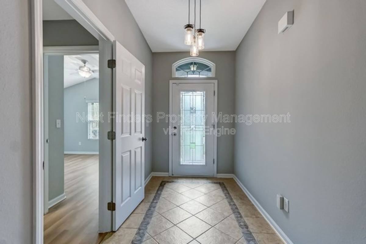 412 Chattan Way - Photo 6 of 10