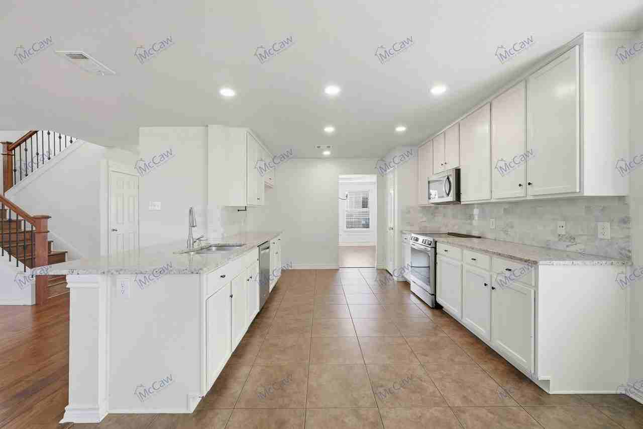 5408 Bridgeport Rd - Photo 3 of 23