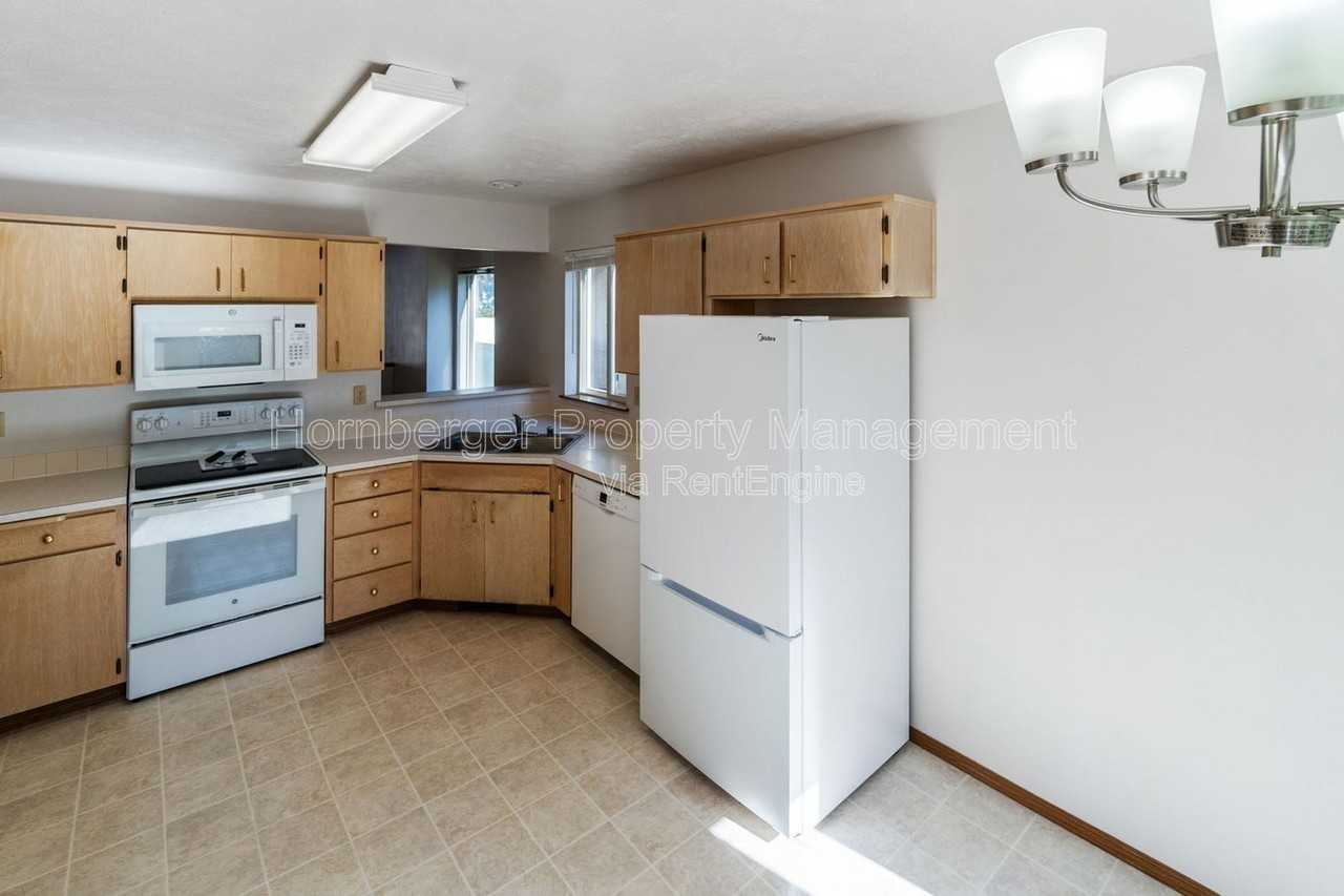 1605 E 33rd Ave #1605 - Photo 3 of 31