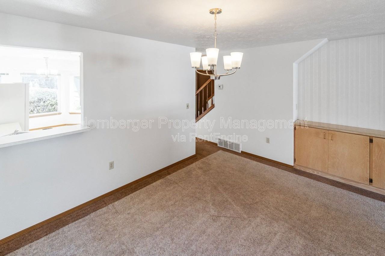 1605 E 33rd Ave #1605 - Photo 7 of 31