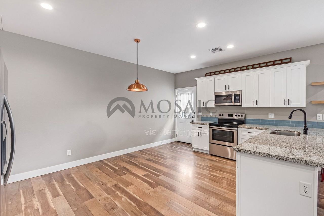 5009 South 11th Place - Photo 5 of 23