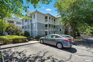 230 Oakwood Ct - Photo 1 of 1