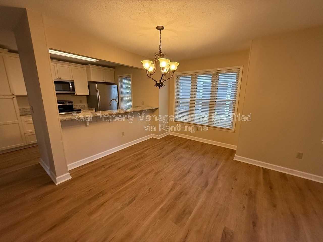 230 Oakwood Ct - Photo 3 of 18