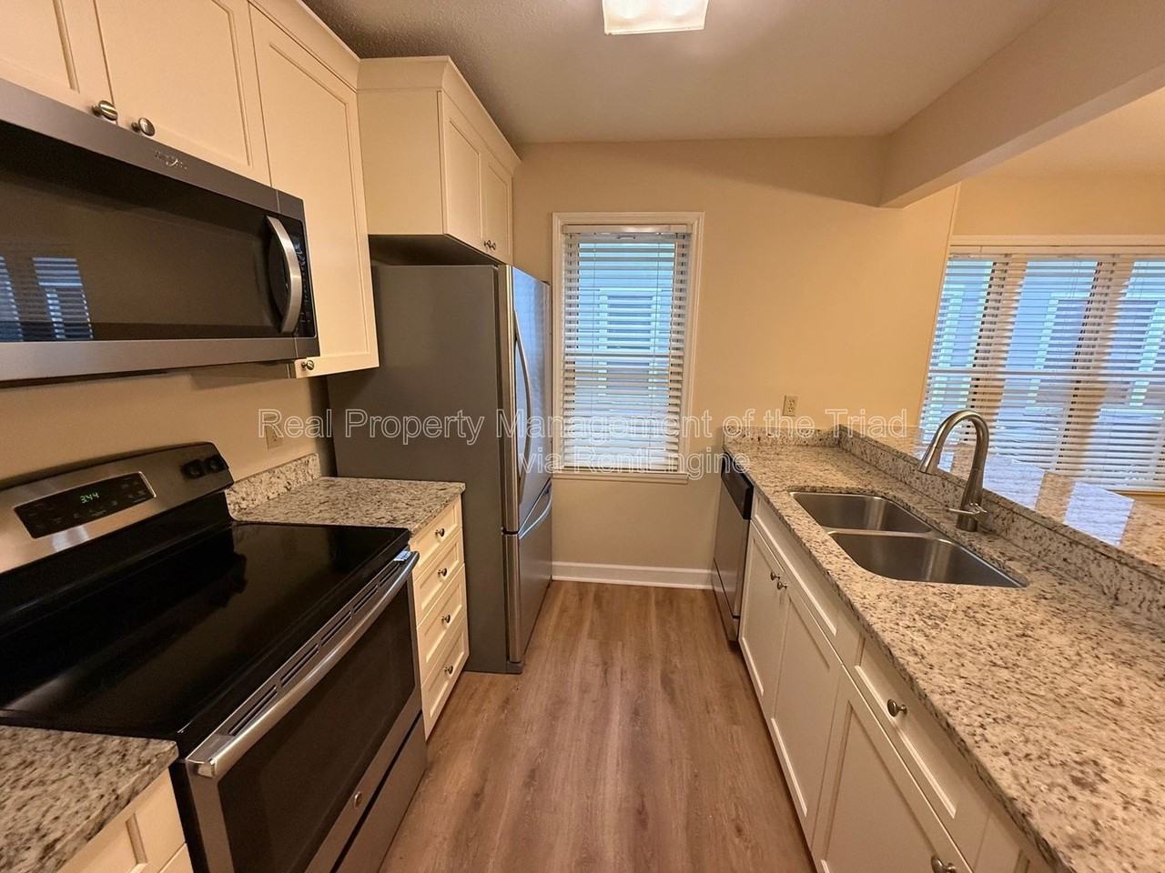 230 Oakwood Ct - Photo 6 of 18