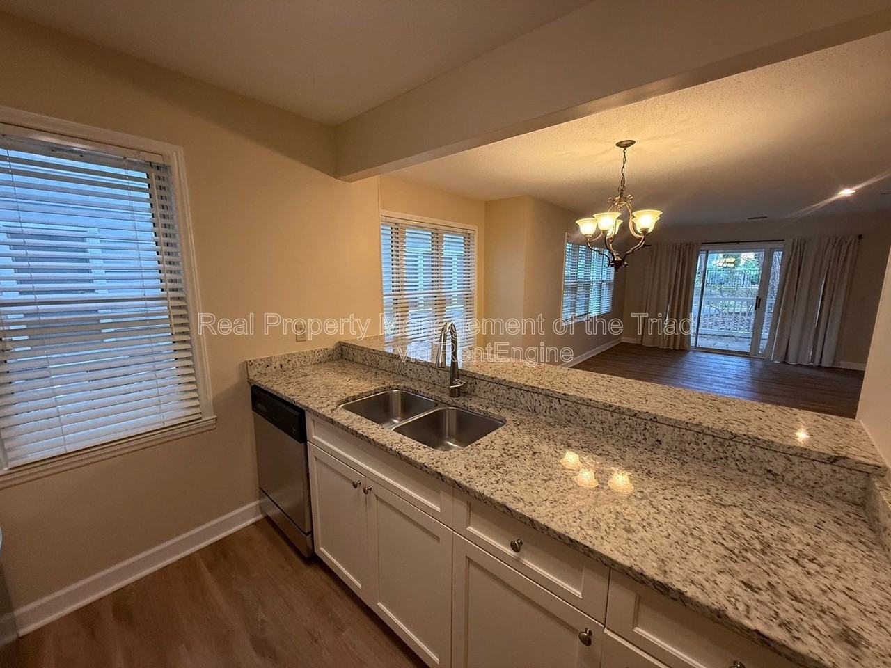 230 Oakwood Ct - Photo 7 of 18