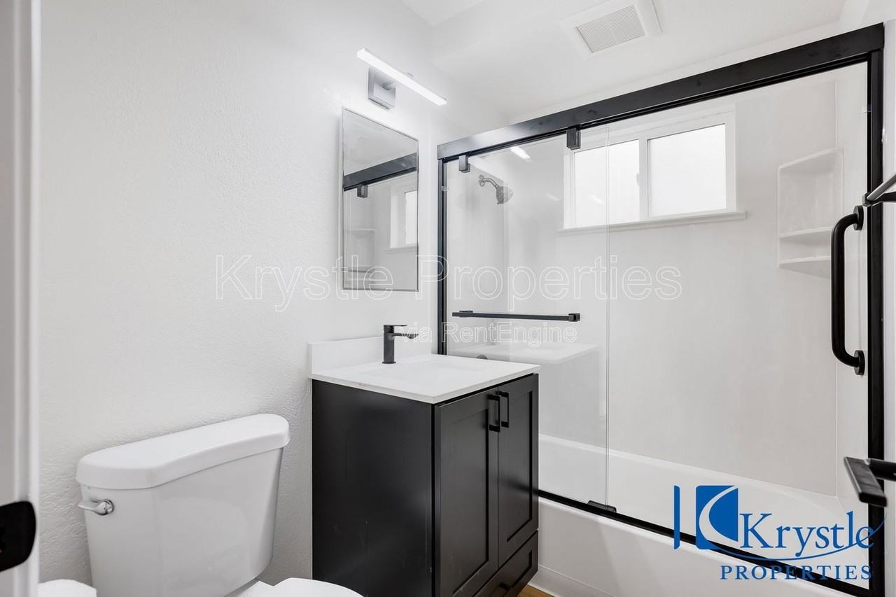 455 E L St - Photo 4 of 28