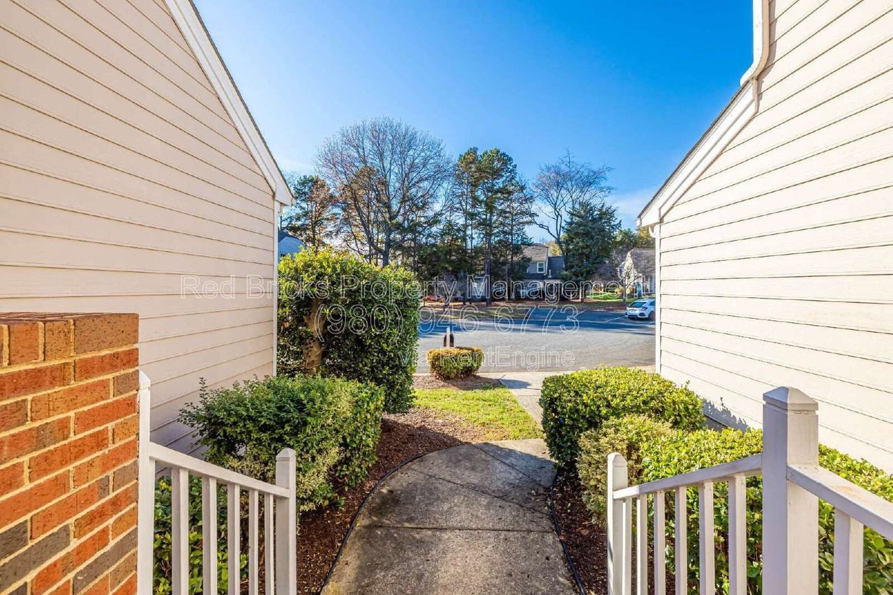4709 Morning Dew Ct - Photo 3 of 42