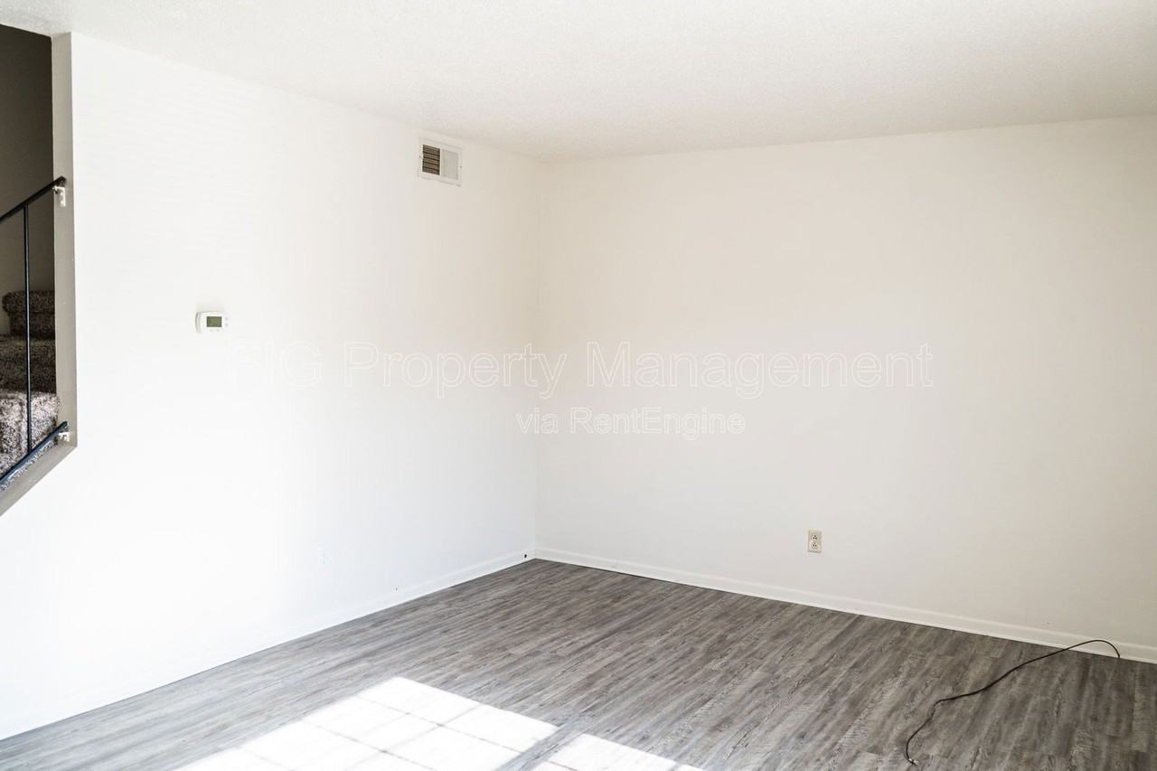 3104 E Gov John Sevier Highway #18 - Photo 2 of 17