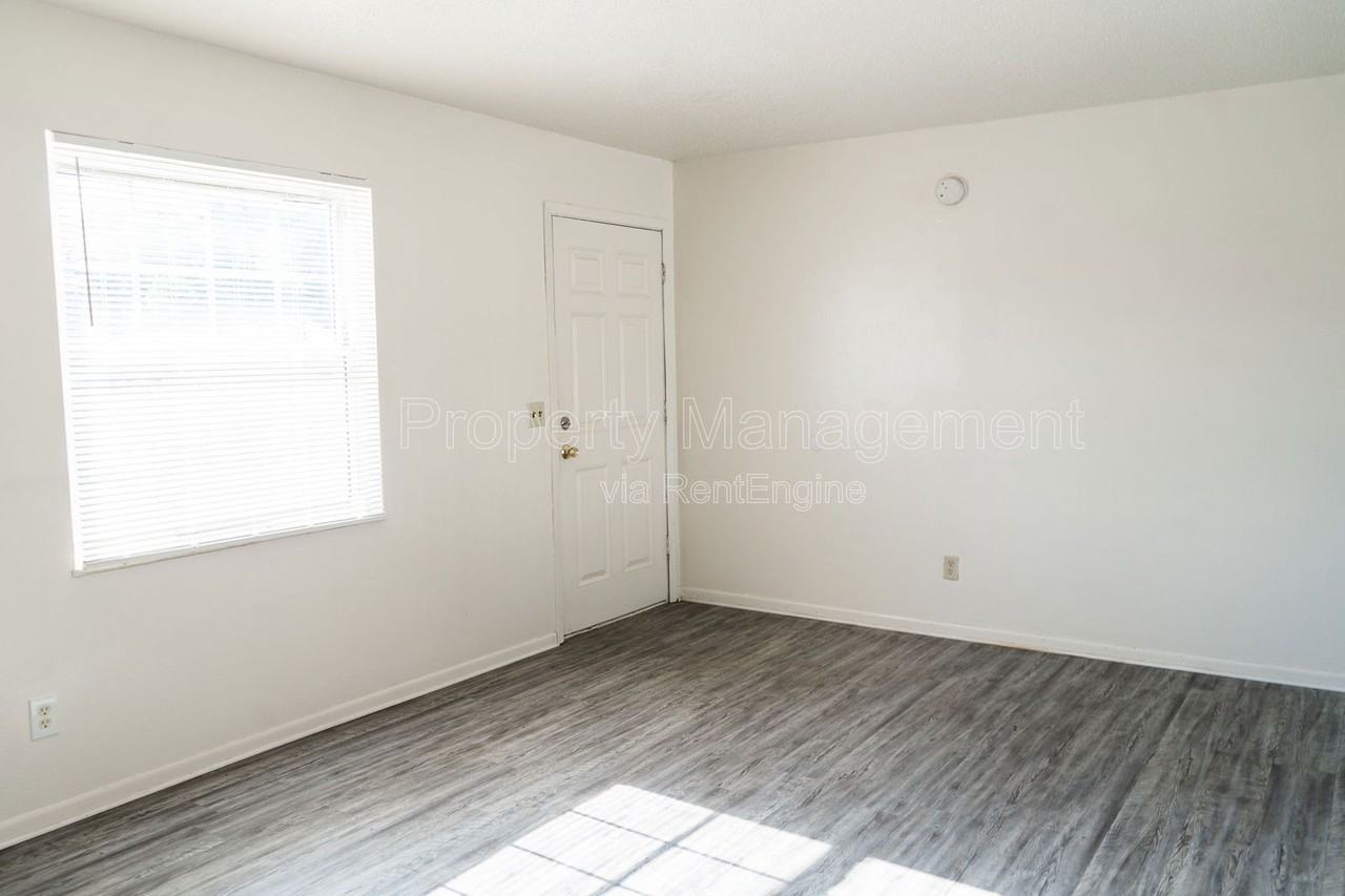 3104 E Gov John Sevier Highway #18 - Photo 3 of 17