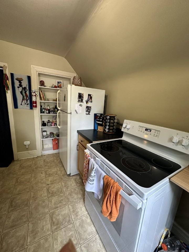 630 1/2 Galloway St - Photo 3 of 8