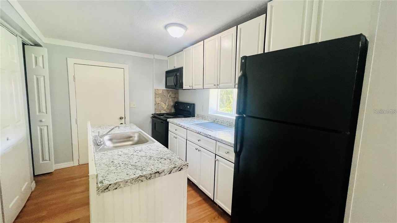 1616 Hope St - Photo 6 of 20