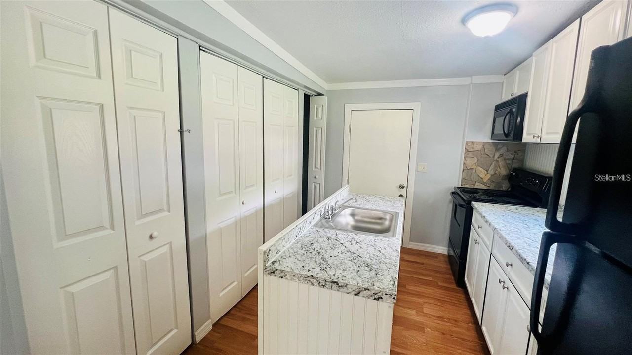 1616 Hope St - Photo 7 of 20
