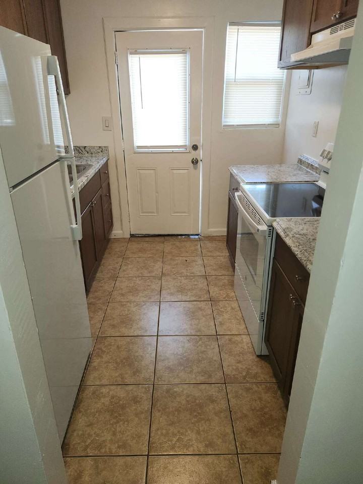 2034 Almond St - Photo 3 of 13