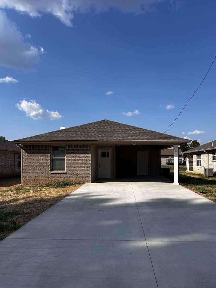 1875 Stallings Rd - Photo 2 of 11